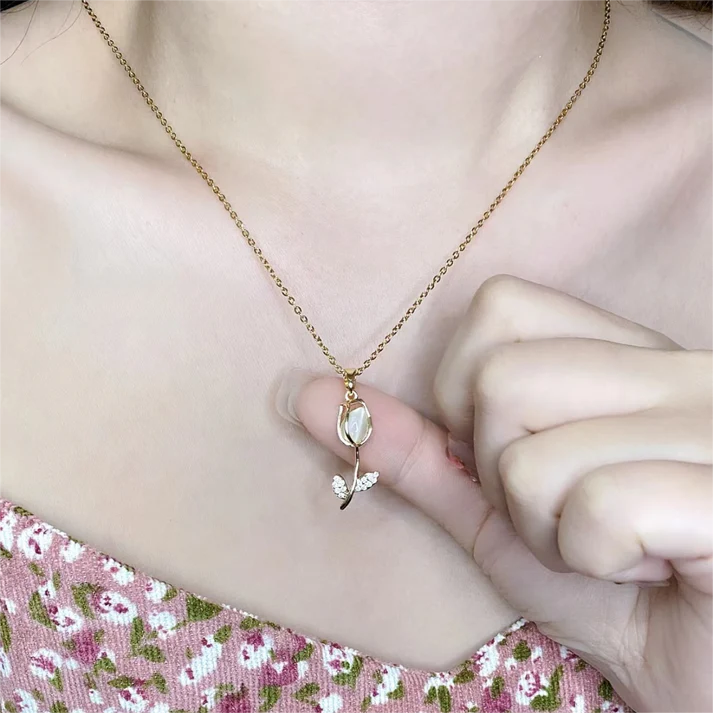 Collar Tulipán: La Belleza Natural en Caja de Regalo